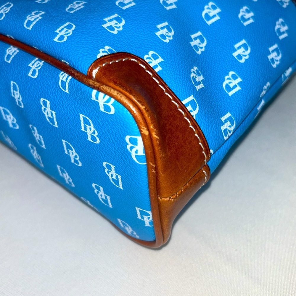 ‼️Low Start‼️Dooney & Bourke Gretta Blue & White Monogram Crossbody Shoulder Bag - Picture 5 of 13